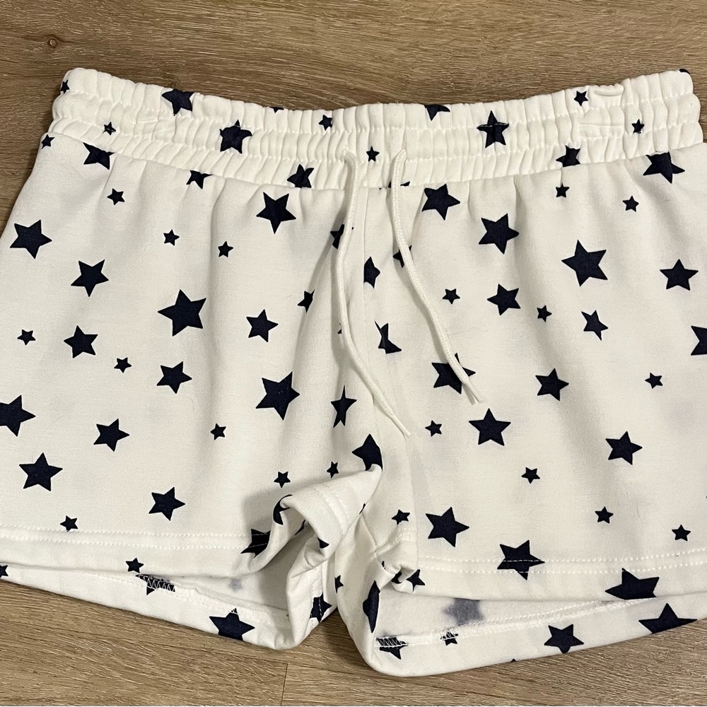 Dallas Cowboy fans?  SHORTS with stars. Size L